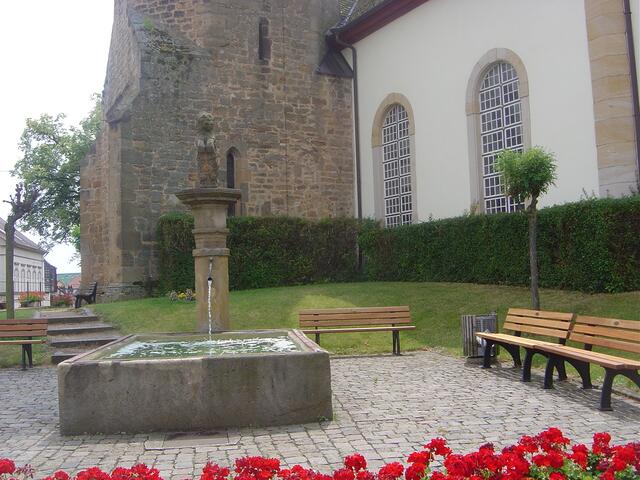 Löwenbrunnen vor der St. Salvator Kirche | Foto: Urlaubsregion Freinsheim