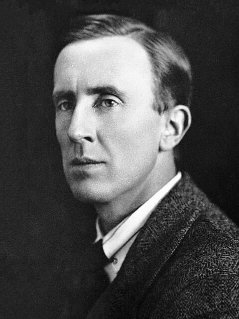 J. R. R. Tolkien, ca. 1925 | Foto: https://commons.wikimedia.org/wiki/File:J._R._R._Tolkien,_ca._1925.jpg