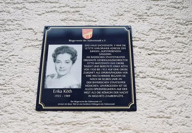 Gedenktafel Erika Köth - Sachsenstraße 9, Karlsruhe | Foto: Tupperdose1953, CC BY-SA 4.0 &lt;https://creativecommons.org/licenses/by-sa/4.0&gt;, via Wikimedia Commons