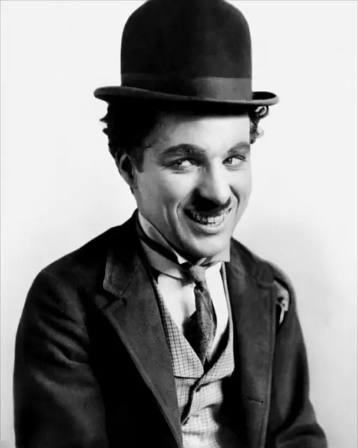 P.D Jankens: Charlie Chaplin in der Rolle des Tramps (1915), Public domain, via Wikimedia Commons | Foto: https://upload.wikimedia.org/wikipedia/commons/0/00/Charlie_Chaplin.jpg