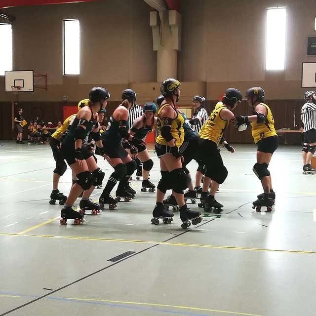 die rocKArollers, das Roller Derby-Team des SSC Karlsruhe, gewinnen ihr Spiel gegen die Zombie Roller Girlz aus Münster mit 260:137 | Foto: SSC 