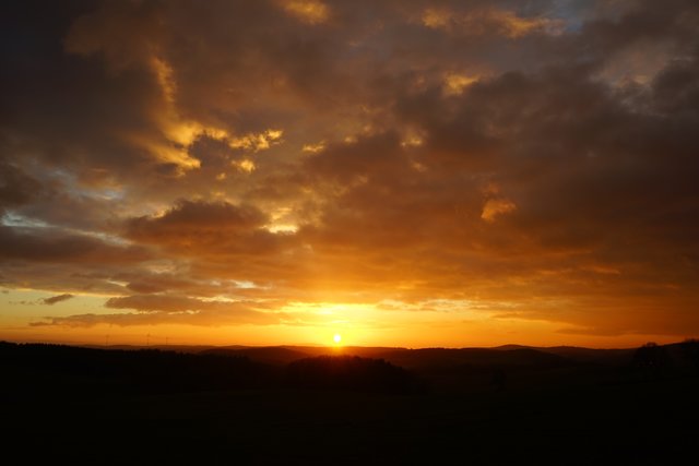 Traumhafter Sonnenuntergang bei Sembach | Foto: Stephen Wüstenberg Photographie - Wartenberg-Rohrbach