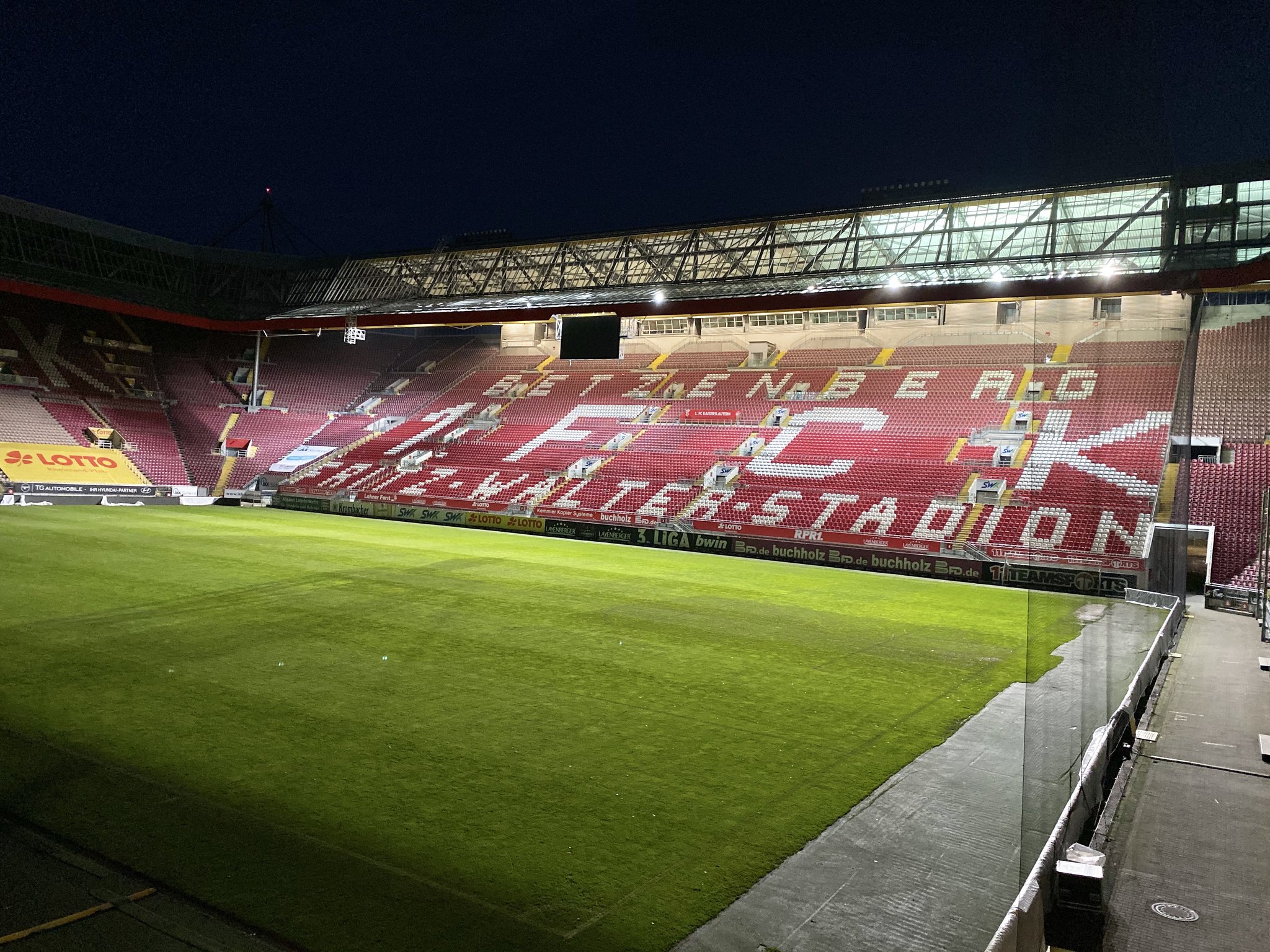 Der Betzenberg am Freitagabend