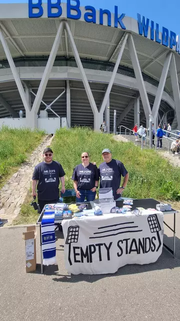 Direkt am Wildparkstadion Fans erreichen für eine gute Sache: Mit der #LemonChallengeMECFS (Der Biss in eine Zitrone ist nur ein Symbol für die Challenge) will die Initiative das Bewusstsein stärken für diese schwere, oft unsichtbare Krankheit, die weltweit über 40 Millionen Menschen betrifft, darunter viele Fußballfans.

Die Initiative kämpft für mehr ME/CFS Forschung - und viele Fans machten heute in Karlsruhe mit. 

Mehr Infos unter https://mecfs-research.org/lemonchallengemecfs/ | Foto: www.jowapress.de