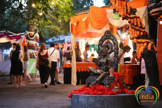 Bis 30. Juli 2025 wird Karlsruhe erneut zum Treffpunkt für alle, die sich für Indien begeistern. Die INDIA WEEK KARLSRUHE 2025 verbindet indische Kunst, Kultur, Musik, Film, Wirtschaft, Tourismus, Kulinarik und interkulturellen Austausch in einem vielseitigen Programm. Veranstaltet von der KME Karlsruhe Marketing und Event GmbH – einem der zentralen Akteure im India Board Karlsruhe – bringt die Woche starke Partner aus Wirtschaft, Wissenschaft, Gesellschaft und Kultur zusammen.

Mehr Infos unter www.indiasummerdays.de
 | Foto: IGNKA