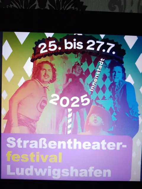 25.07.25 ab 15 Uhr - 27.07.25 um 18 Uhr                                      

Veranstaltung von Kulturzentrum das Haus Ludwigshafen und Ludwigshafener Kultursommer
Ludwigshafen Am Rhein
Laufzeit: 3 Tage
Öffentlich  · Jede Person auf und außerhalb von Facebook
Das 24. Internationale Straßentheaterfestival findet vom 25. bis 27. Juli 2025 statt.
Die Vorbereitungen für das Straßentheaterfestival laufen bereits auf Hochtouren! Wir freuen uns, euch auch in diesem Jahr ein buntes und vielfältiges Programm in der ganzen Ludwigshafener Innenstadt präsentieren zu können.

 | Foto: Unbekannt 