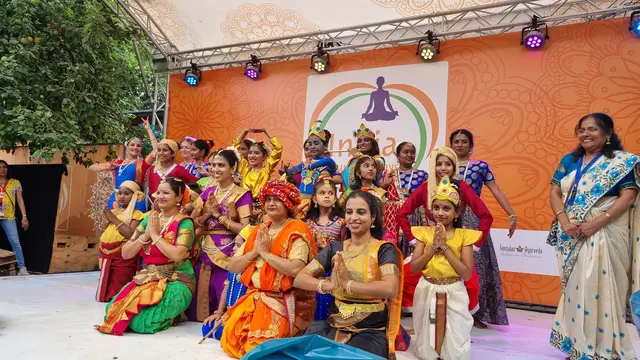 Sehr gelungen waren die Darbietungen während der India Summer Days in Karlsruhe - hier die Lasya Priya Fine Arts Dance Group, ein indisches Tanzinstitut in Karlsruhe, das sich seit 2004 der Förderung und Verbreitung des Bharatanatyam- und Bollywoodtanzes verschrieben hat.

 | Foto: IGNKA