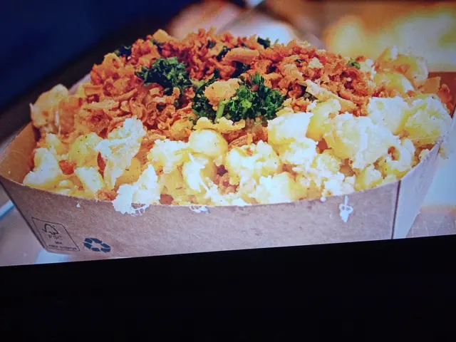 Wir kommen wieder! Freunde treffen und schlemmen - hierzu lädt das Wein-, Bier- und Genuss-Festival in Frankenthal auf dem Rathausplatz von Freitag, den 15. August bis Montag, den 17. August 2025 ein.
Achtung: Das Event wurde auch in diesem Jahr auf den Rathausplatz verlegt.
Die Besucher dürfen sich auf ein kleines aber feines Angebot an regionalen Weinen, Bier 🍺 und verschiedene Street-Food-Snacks wie Burger 🍔 oder Gerichte mit lokalem Bezug freuen.
Diverse Straßenkünstler 🎶 werden für gute Stimmung und bunte Unterhaltung sorgen. Das Kinderland wird u.a. aus Holzspielen und kostenlosen Hüpfburgen bestehen, die für Spiel und Spaß sorgen.

Wann? ⏰
Freitag, den 15. August bis Sonntag, den 17. August 2025
Freitag 17:30-23:00 Uhr
Samstag. 12:00-23:00 Uhr
Sonntag 12:00- 21:00 Uhr | Foto: Unbekannt 