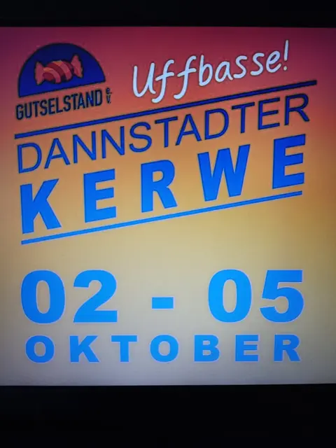 🔥 Uffbasse, Dannstadt! 🔥
Dieses Jahr haben wir für euch an der Kerwe wieder ein mega Programm gezaubert!
🎶 Die Herb Jösch Connection eröffnet am Donnerstag – Deutschlands Musiker-Elite live bei uns: Herb Jösch #herbjösch (TV Total heavytones), Andrea Josten (DSDS), Butch Williams (The Voice), Willy Wagner &amp; die Heiner-Brothers. Funk, Soul &amp; Pop vom Feinsten! @andrealopez4x2 @willywagnerbass @davidhein_r @sebastianheiner @butch5854
💃 Freitag sorgen die DJs von Boogaloop für Party ohne Ende! @_boogaloop_ 
🎸 Samstag rocken die Heroes mit Klassikern von Queen bis Foo Fighters – pure Energie, immer nah am Original. @heroes_theband 
🤘 Sonntag bringt Born die Bühne zum Beben – Rock &amp; Pop mit richtig Dampf. @born_live_band 
👉 Und drumherum: Bobby-Car-Race, Gutselziehen, Guggenmusik, Frühschoppen, Oldtimeraustellung, XXL-Dart, Kinderschminken u.v.m.
Anmeldungen und mehr Infos in der Bio! 
#DannstadterKerwe #kerwe #LiveMusik #Heroes #Born #Boogaloop #KerweVibes #butch5854 #willywagnerbass #sebastianheiner #davidhein_r #andrealopez4x2 #gutselstand #dorfleben #pfalz | Foto: Unbekannt 