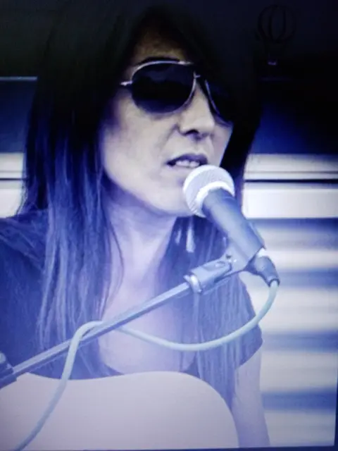 Jenny TDb &amp; Helmut Joseph Holl präsentieren sich an diesem Abend als DUO...

Sonntag, 18.01.26 um 16 Uhr  | Foto: GUBO 