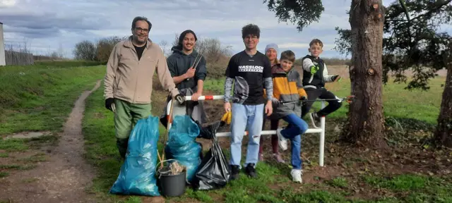 Die kleine Gruppe der Gorillas Haßloch hat heute beim Dreck-weg-Tag fleißig Müll gesammelt – *3 große Säcke* kamen zusammen. Ein dickes Lob dafür! Der Dank gilt auch allen anderen Helferinnen und Helfern in Haßloch, die mit angepackt haben. | Foto: Gorilla Haßloch 