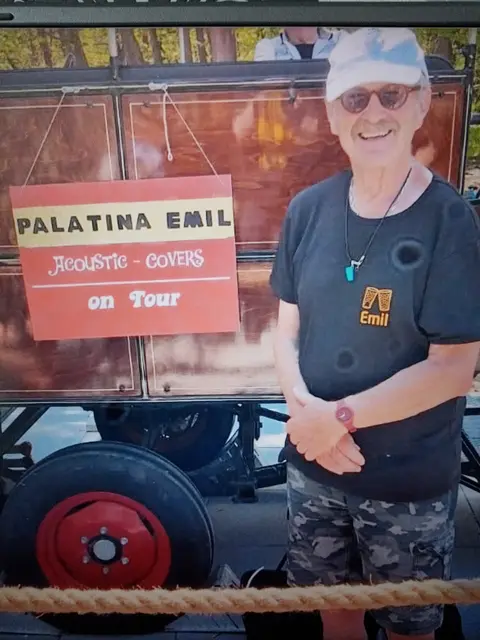 Musik in de Hütt,
bei gutem Wetter im Waldgarten
Mittwoch, 18.03.26.                                       wie immer ab 13 Uhr  | Foto: Gunter Bohrer