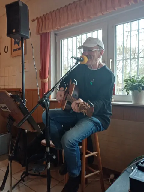 Ostermontag,
ab 14 Uhr pälzer Musik mit Emil  | Foto: GUBO 