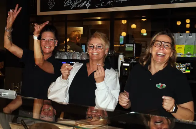 Auch die Angestellten vom Wasgau Café Schuhstadt waren in Partylaune. | Foto: Peter Schneider
