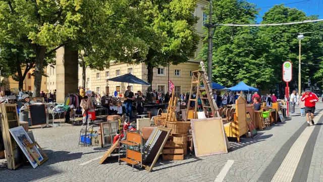 Jede menge Schnäppchen gibt es an der Durlacher Karlsburg, organisiert von der "ARGE Durlach"; das nächste Mal am Samstag, 25. Juli 2026!  | Foto: www.jowapress.de