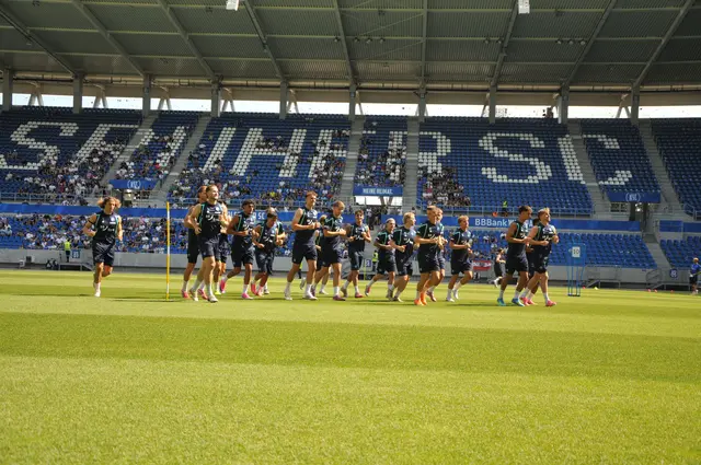 Trainingsauftakt für die neue Spielzeit, neuer Trainer, viele neue Gesichter - und ein anderes Setting bei rund 36 Grad am heutigen Sonntag, 28. Juni 2026, im Karlsruher Wildparkstadion. Die Mannschaft ist nach dem Urlaub wieder zurück. Rund 1.200 Besucher wollten dabei sein - im Schatten! | Foto: abseits-ka/Anderer