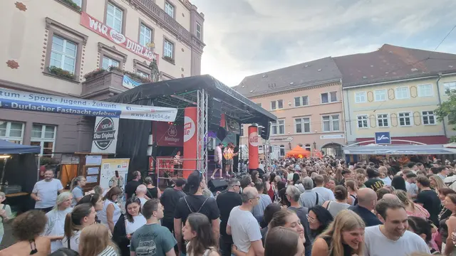 Tolles Wetter, viele Angebote, beste Stimmung - und viele Besucher aus der gesamten Region beim Altstadtfest in Durlach.
P.S. Auch am Samstag noch! | Foto: www.jowapress.de