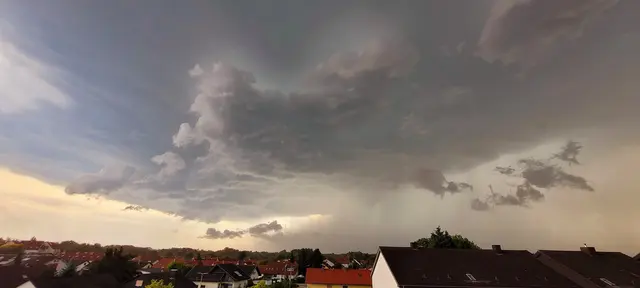 Gewitterwolken im Kreis Germersheim  | Foto: Andrea Abt