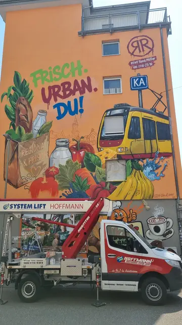 Die Hausfassade bekommt einen kreativen "Touch" von einem Künstler aus Offenbach | Foto: www.jowapress.de